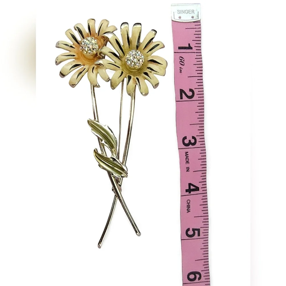 BSK Daisy Floral Brooch With Rhinestone & Gold Accents